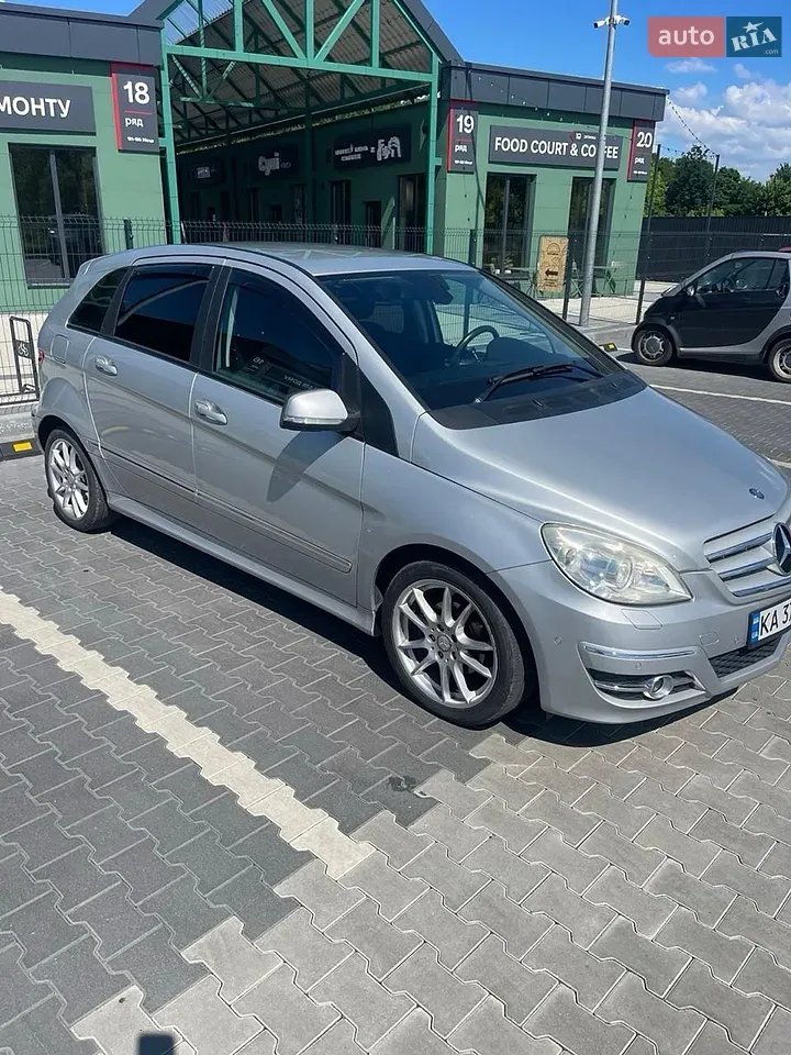 Mercedes-Benz B-Class 2010 photo 2
