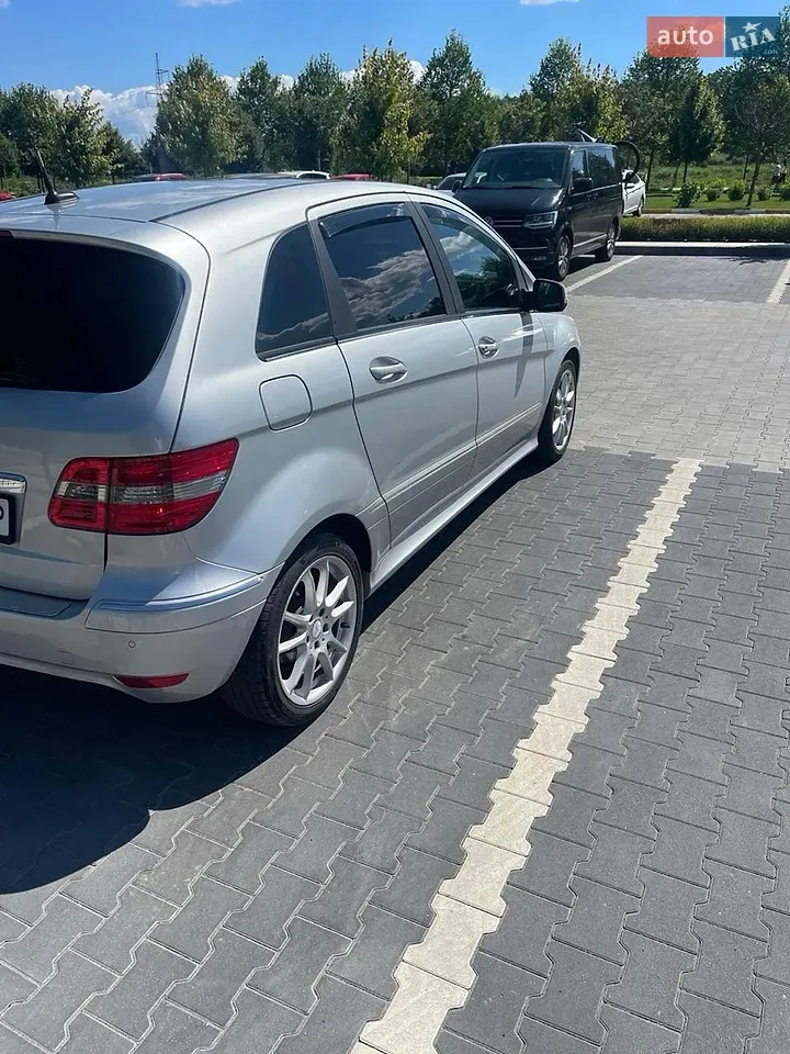 Mercedes-Benz B-Class 2010 photo 3