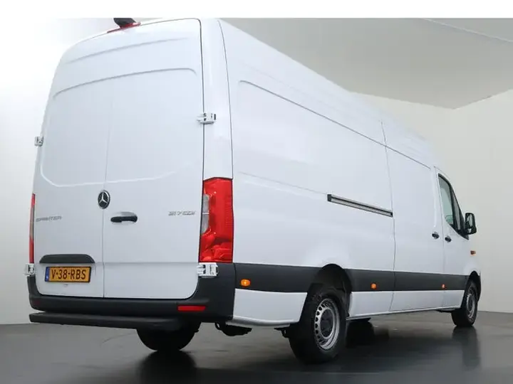 Mercedes-Benz Sprinter 2024 photo 2