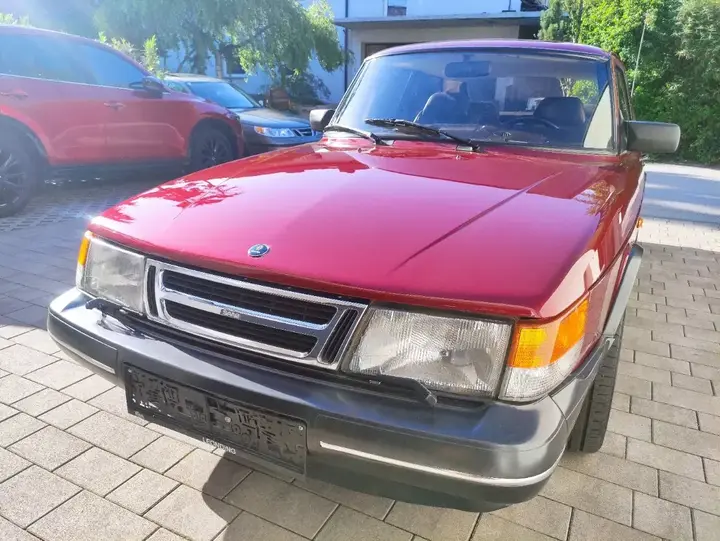 Saab 900