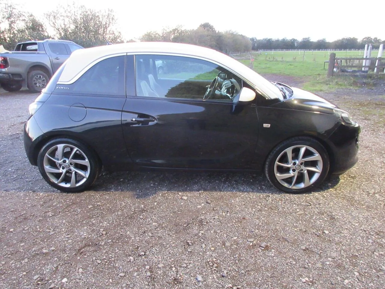 Vauxhall Adam 2013 photo 4
