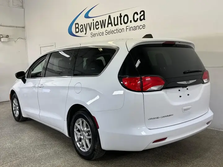 Chrysler Grand Caravan 2024 photo 5