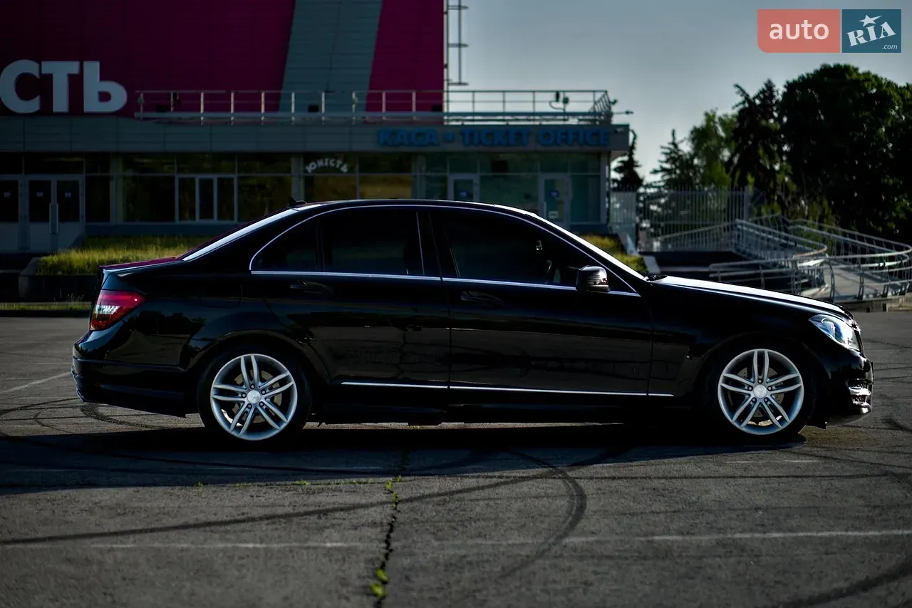 Mercedes-Benz C-Class 2011 photo 3