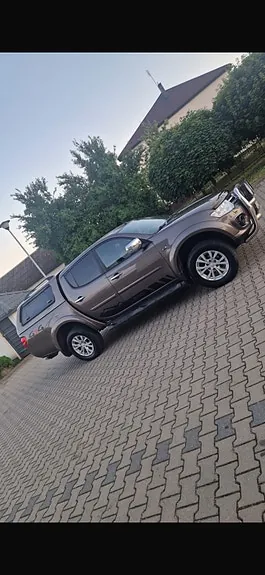 Mitsubishi L200 2015 photo 2