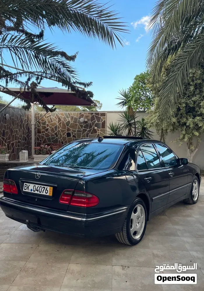 Mercedes-Benz E-Class 2002 photo 3
