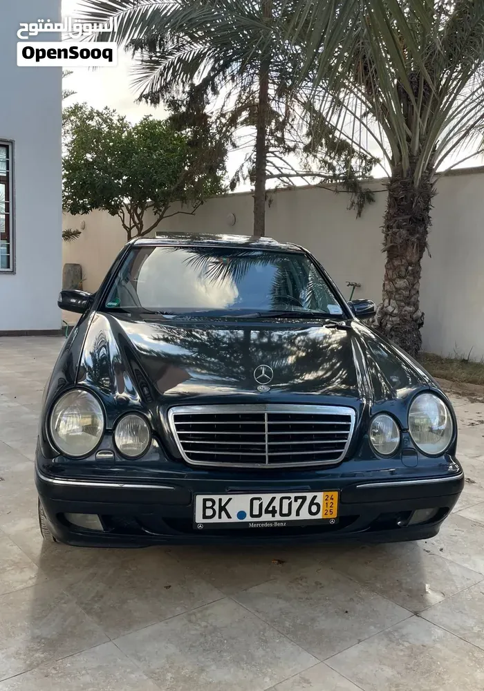 Mercedes-Benz E-Class 2002 photo 2