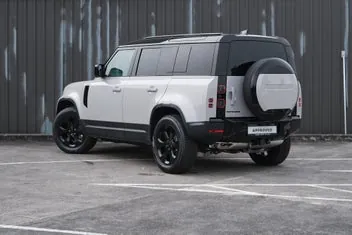 Land Rover Defender 2026 photo 4