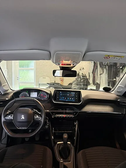 Peugeot 208 2023 photo 3