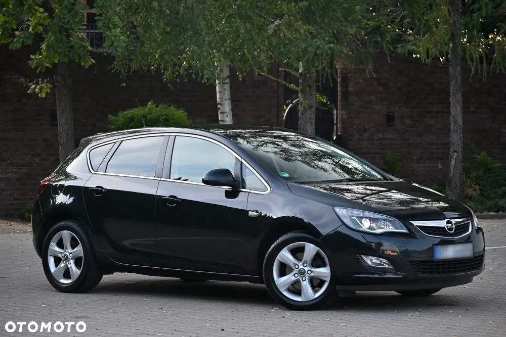 Opel Astra 2011 photo 4