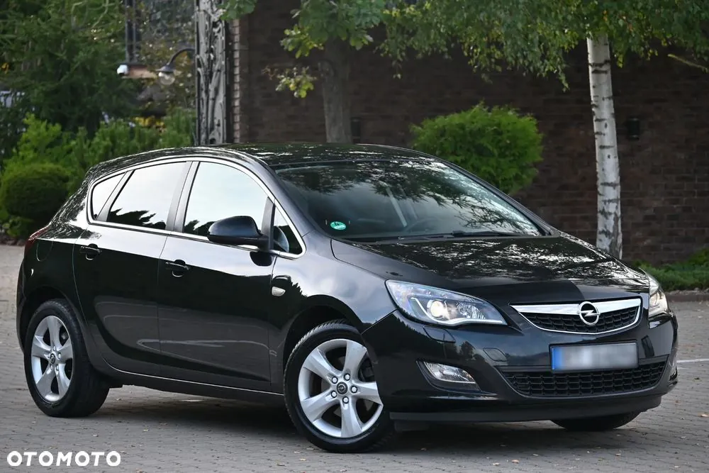 Opel Astra 2011 photo 3