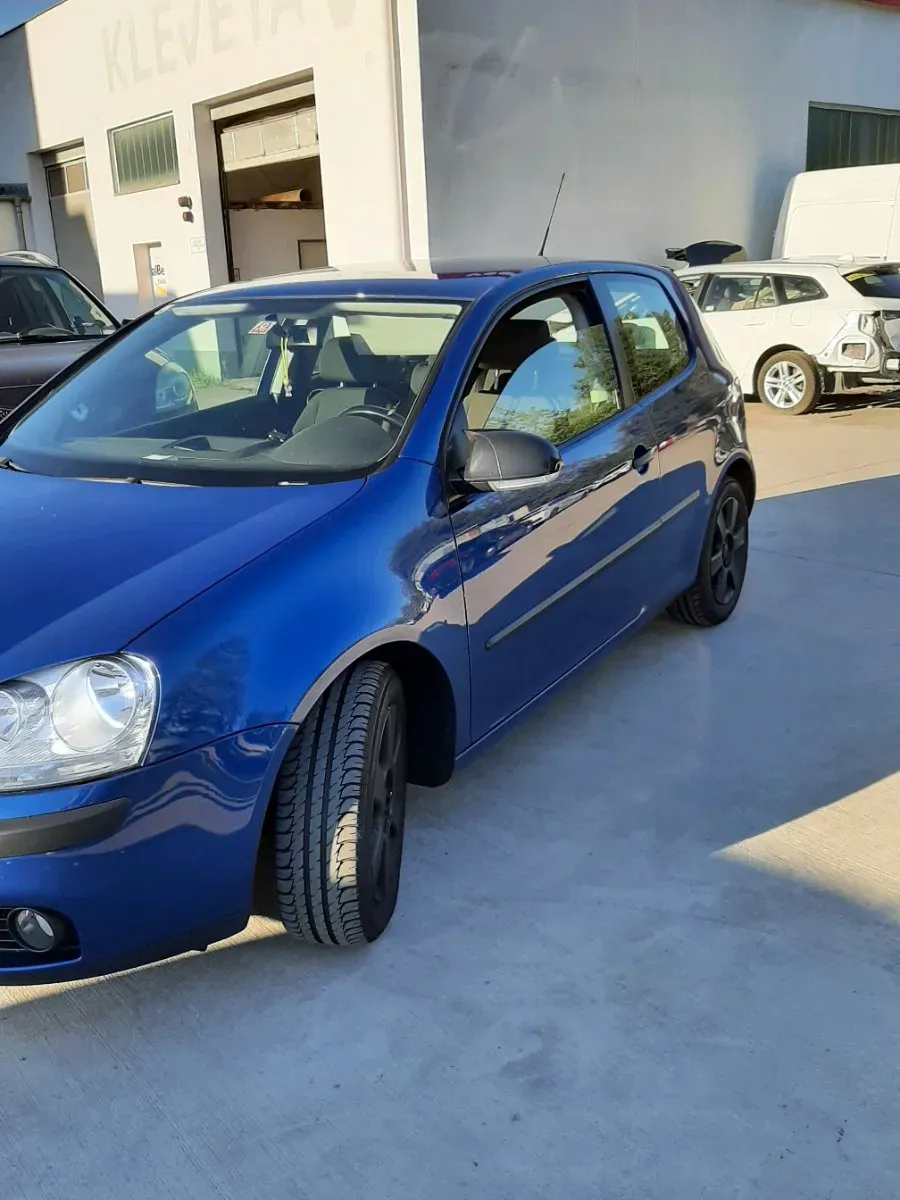 Volkswagen Golf 2005 photo 2