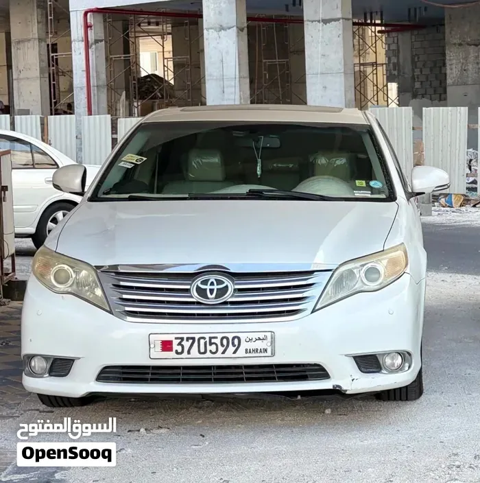 Toyota Avalon 2012 photo 2