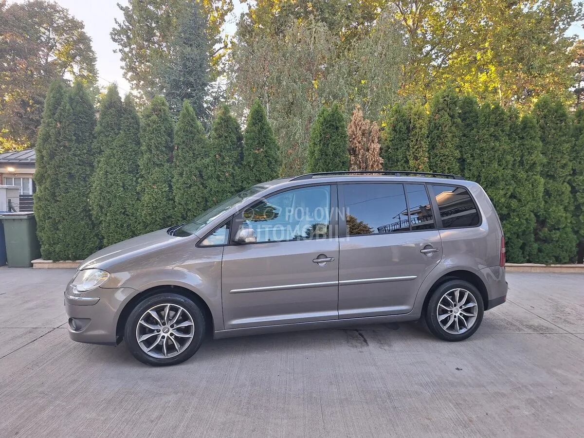 Volkswagen Touran 2008 photo 2