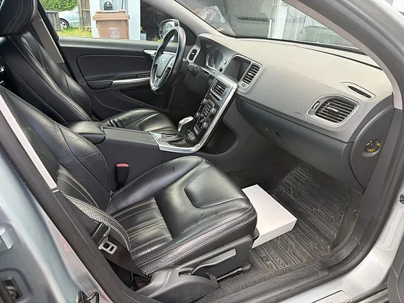 Volvo V60 2013 photo 2