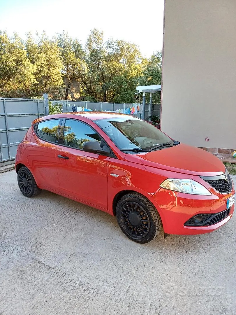 Lancia Ypsilon