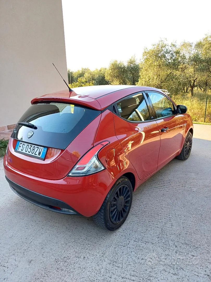 Lancia Ypsilon 2018 photo 3