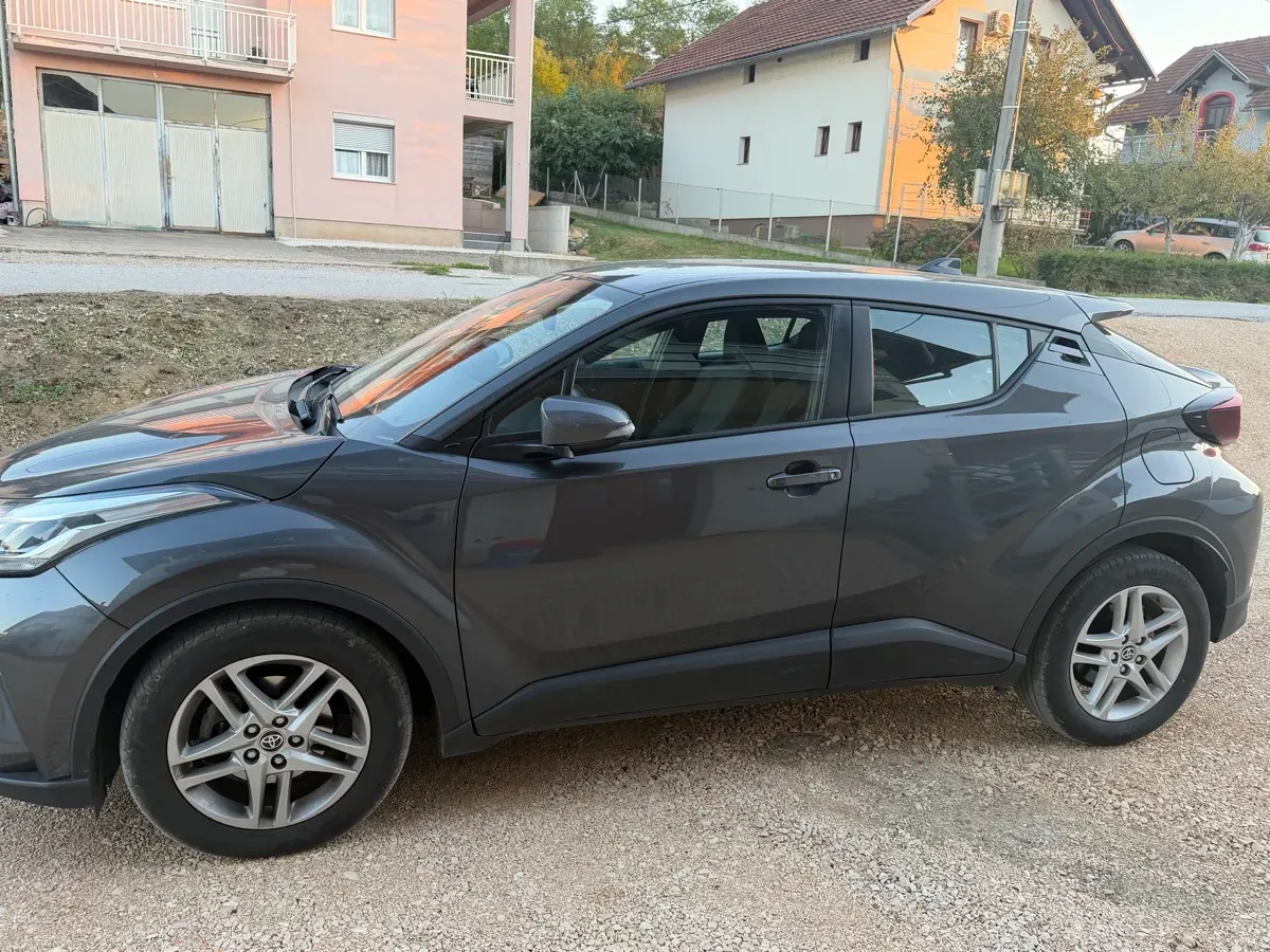 Toyota C-Hr 2023 photo 2