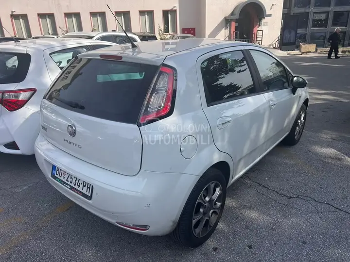 Fiat Grande Punto 2014 photo 2