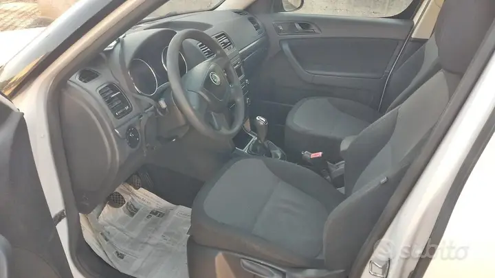 Skoda Yeti 2011 photo 4