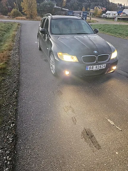BMW 318D 2010 photo 2