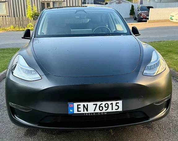 Tesla Model Y 2025 photo 4