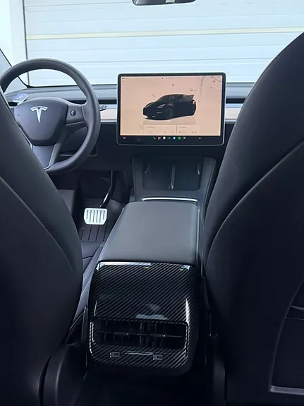 Tesla Model Y 2025 photo 5