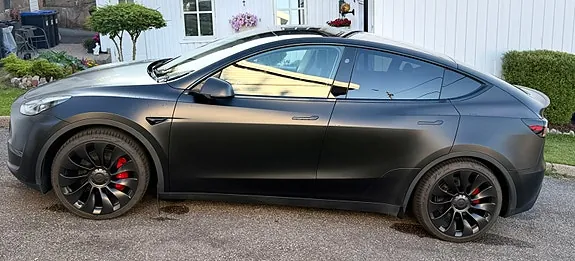 Tesla Model Y 2025 photo 3
