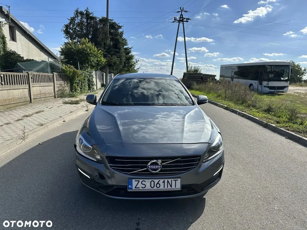Volvo V60 2017 photo 2