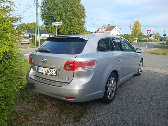 Toyota Avensis 2009 photo 2
