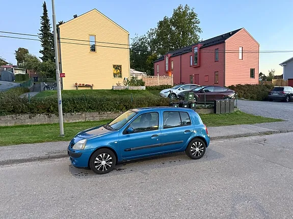 Renault Clio 2004 photo 2