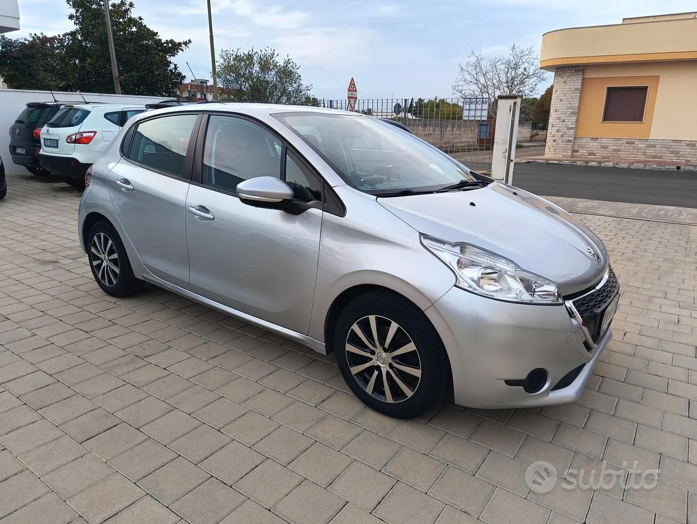 Peugeot 208 2013 photo 2