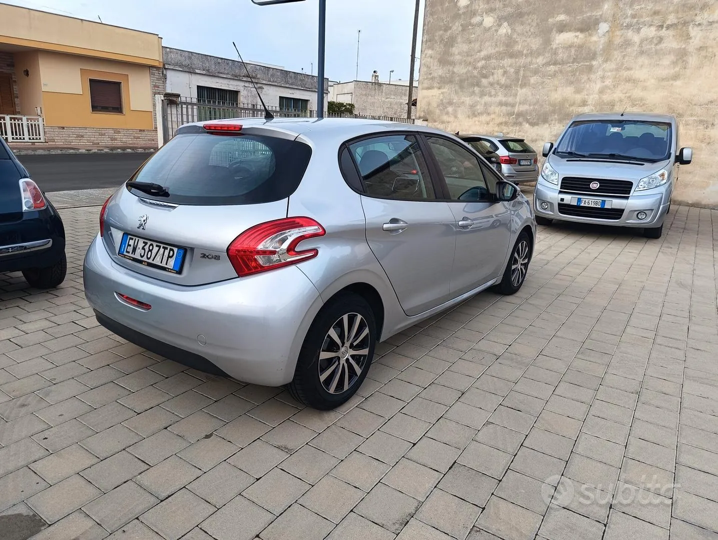 Peugeot 208 2013 photo 4