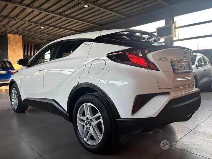 Toyota C-Hr 2020 photo 2