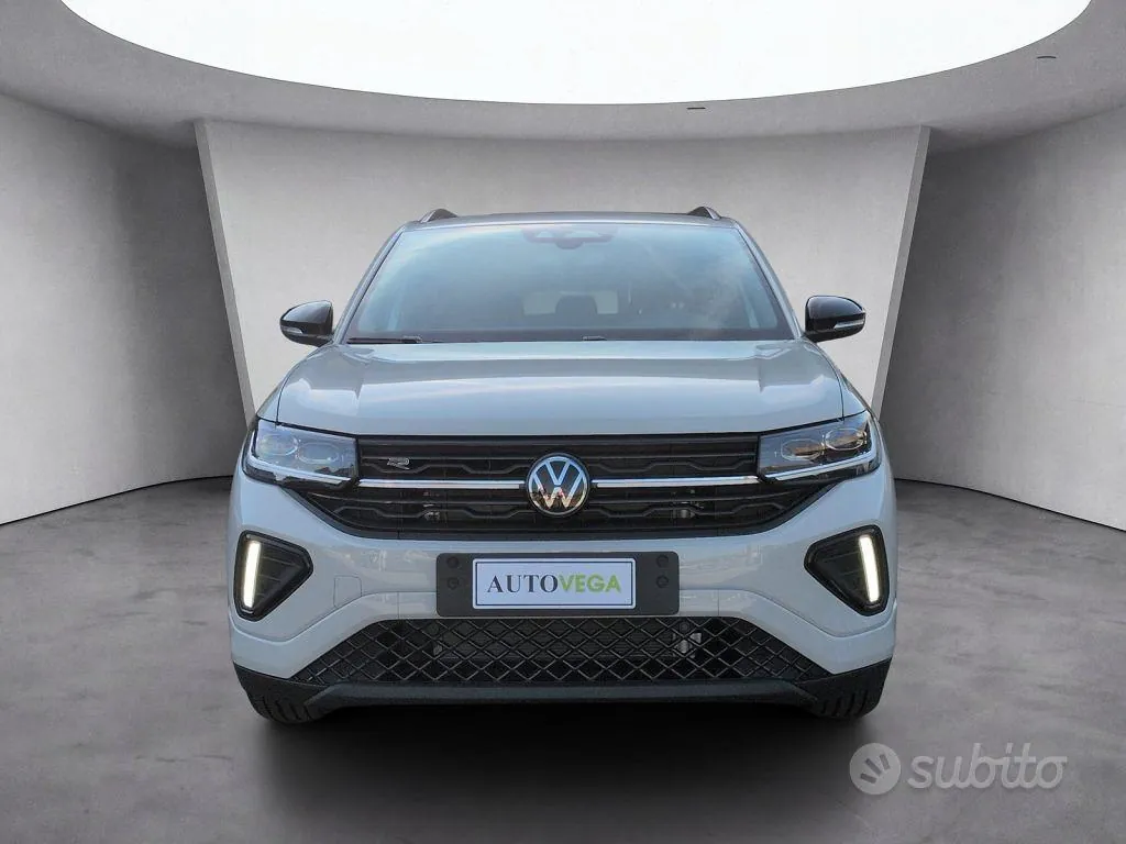 Volkswagen T-Cross photo 2