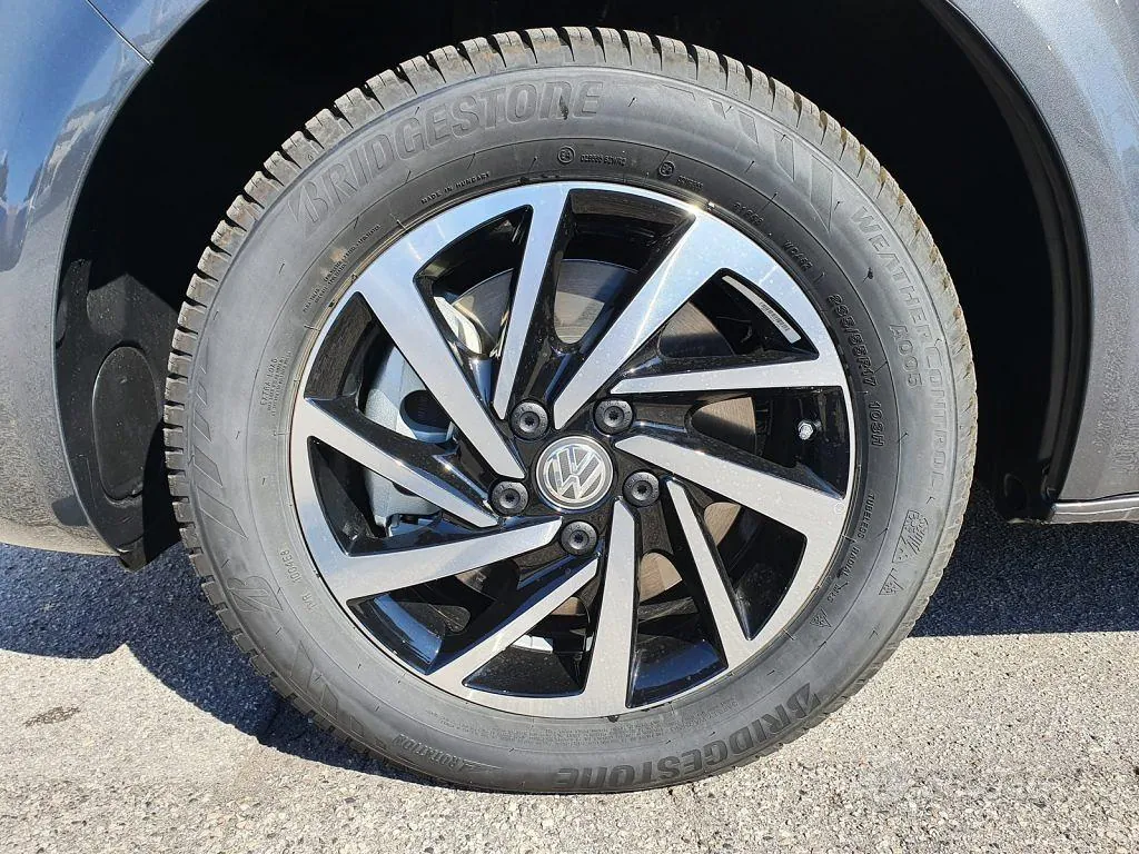 Volkswagen T6.1 Multivan 2022 photo 5