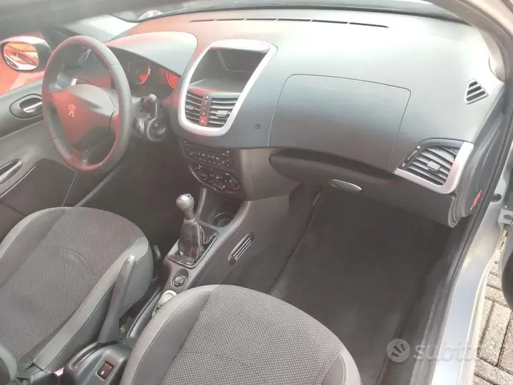 Peugeot 206 2012 photo 4