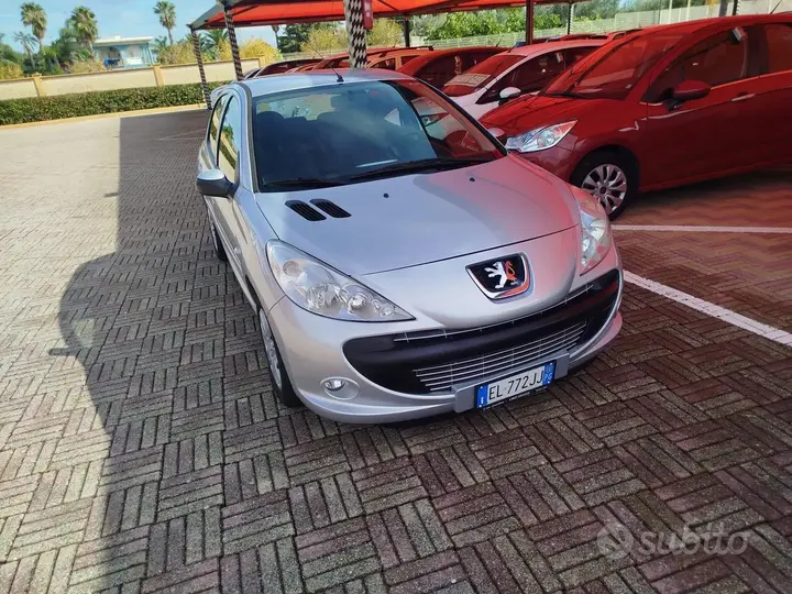 Peugeot 206 2012 photo 3