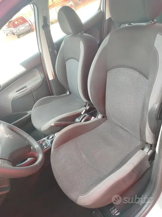 Peugeot 206 2012 photo 2