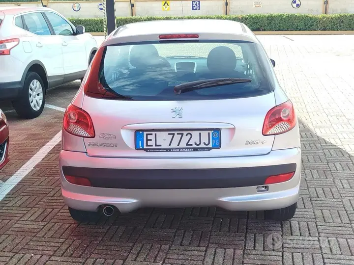 Peugeot 206 2012 photo 5