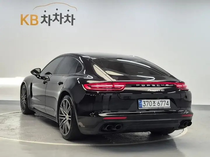 Porsche Panamera 2018 photo 2