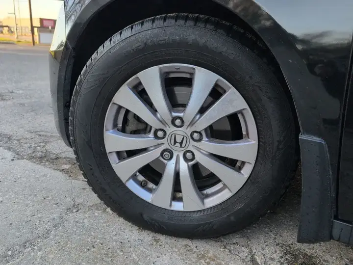 Honda Odyssey 2014 photo 2