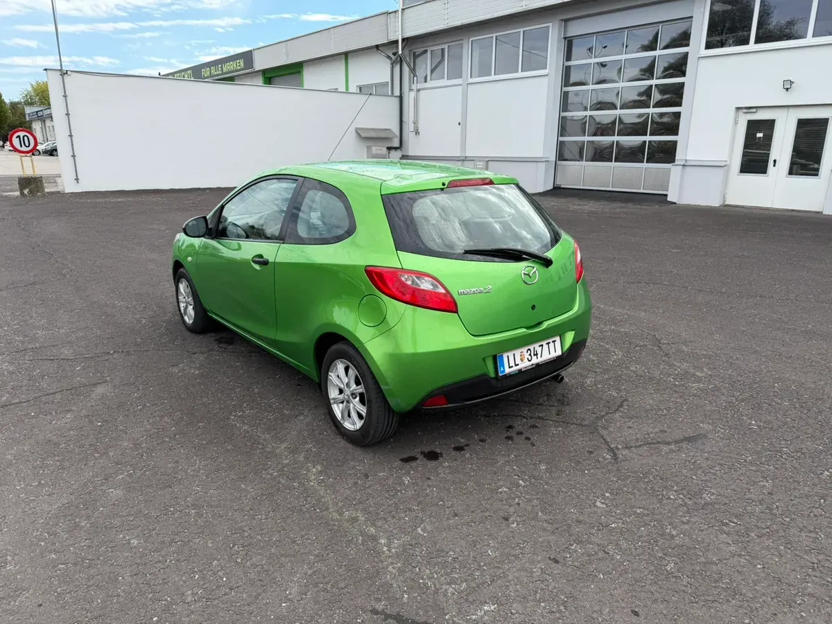 Mazda Mazda2 2012 photo 3