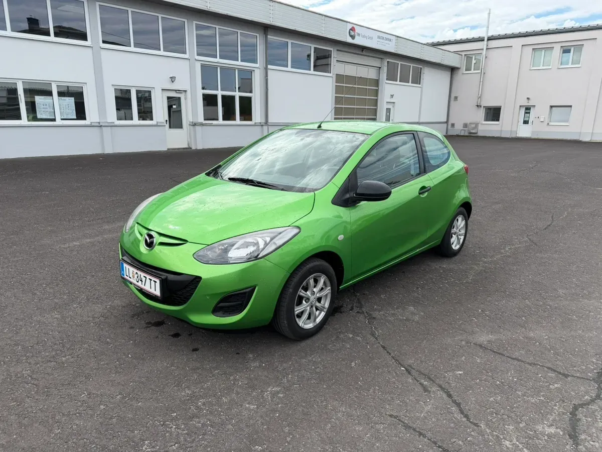 Mazda Mazda2 2012 photo 2