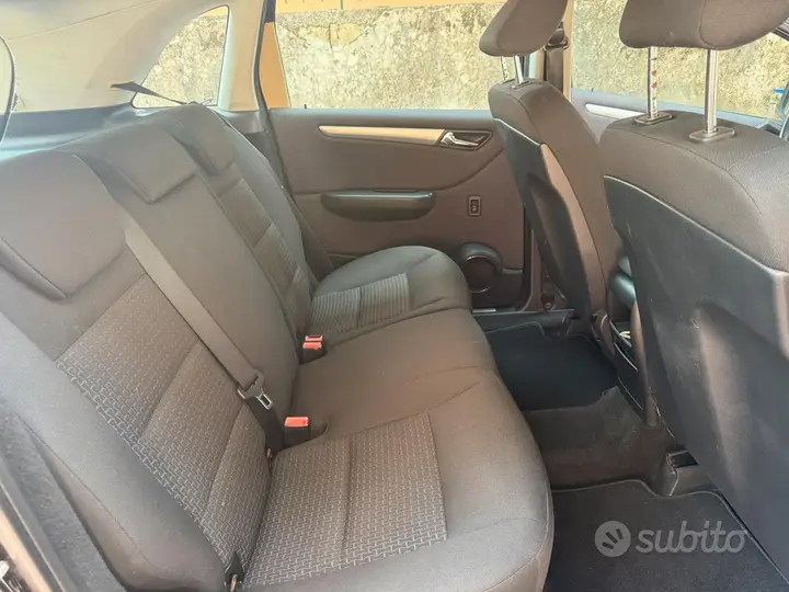 Mercedes-Benz B-Class 2012 photo 4