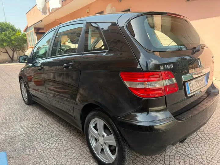 Mercedes-Benz B-Class 2012 photo 2