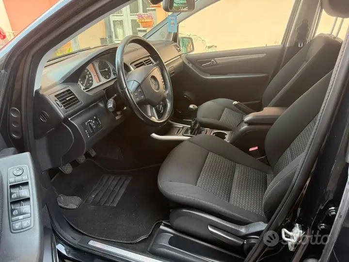Mercedes-Benz B-Class 2012 photo 3