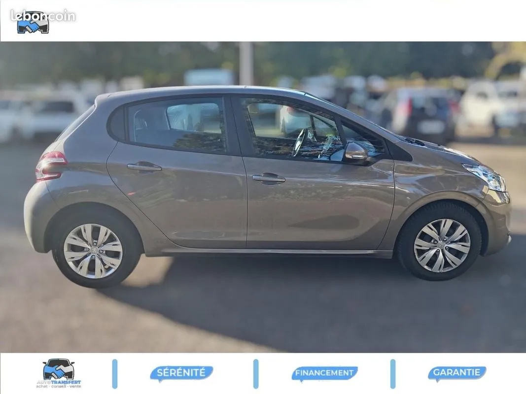 Peugeot 208 2015 photo 5