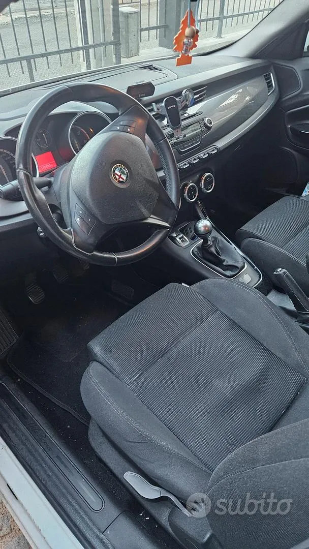 Alfa Romeo Giulietta 2013 photo 4