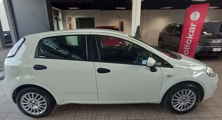 Fiat Punto 2013 photo 2