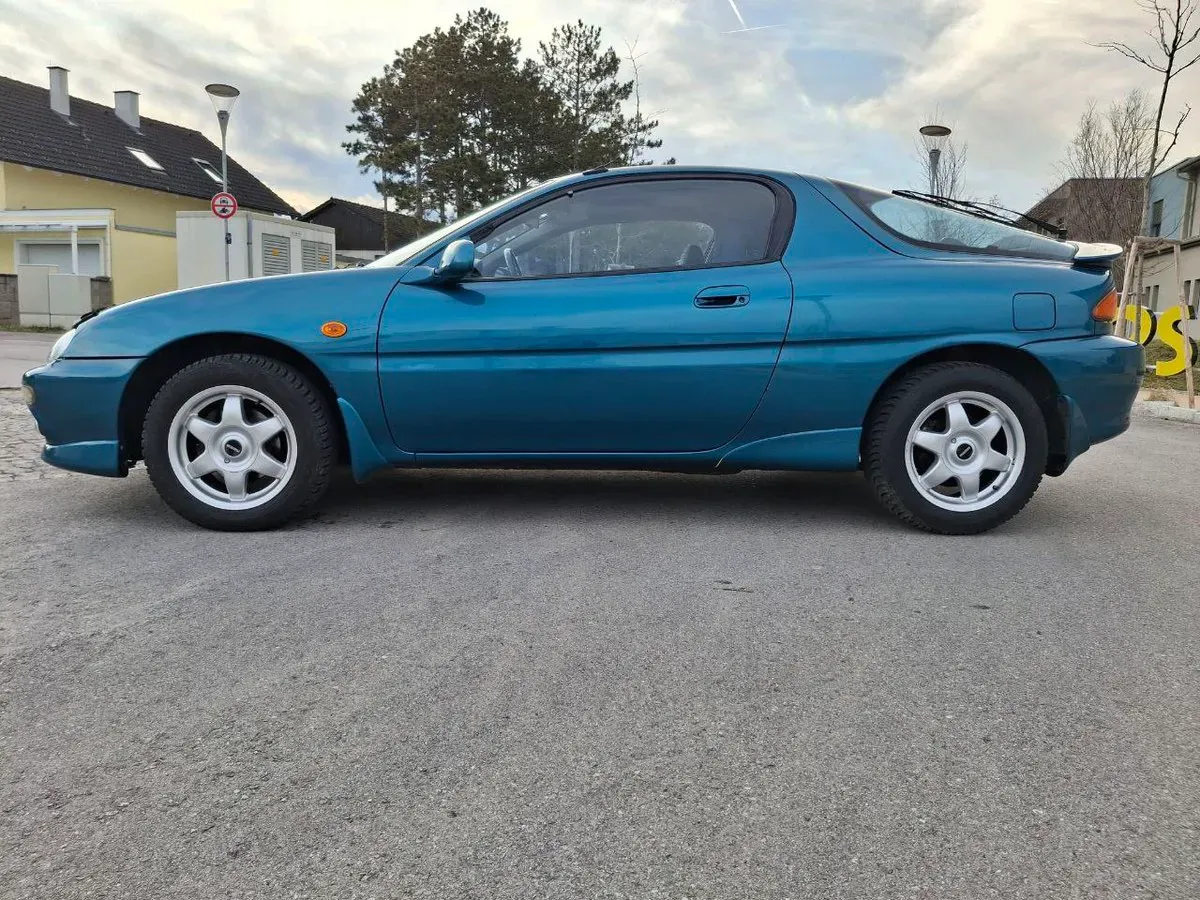 Mazda Mx-3 1992 photo 2